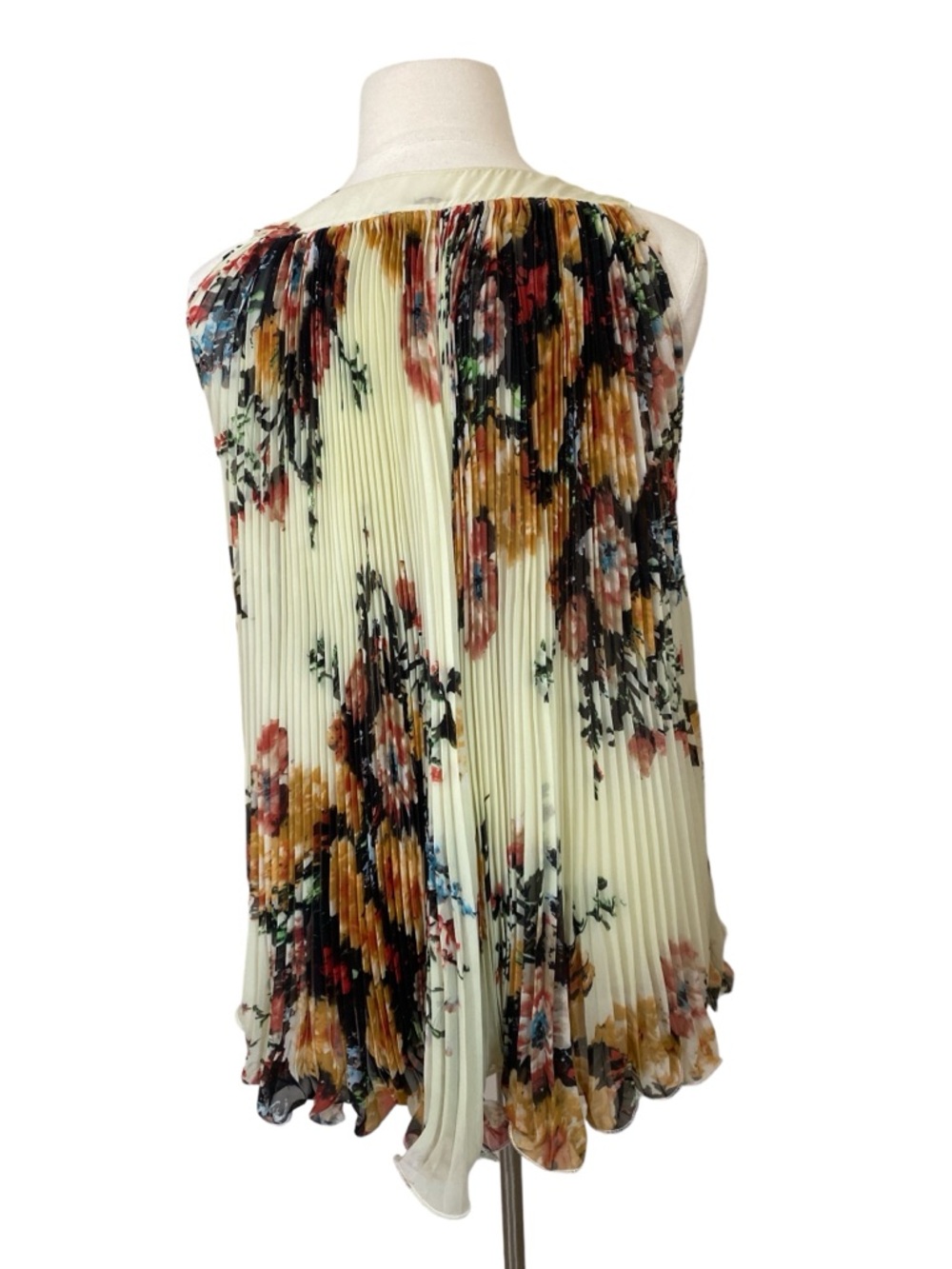 Roberto Cavalli Silk Cream Floral Pleated V-Neck Mini Swing Dress - Picture 4 of 8